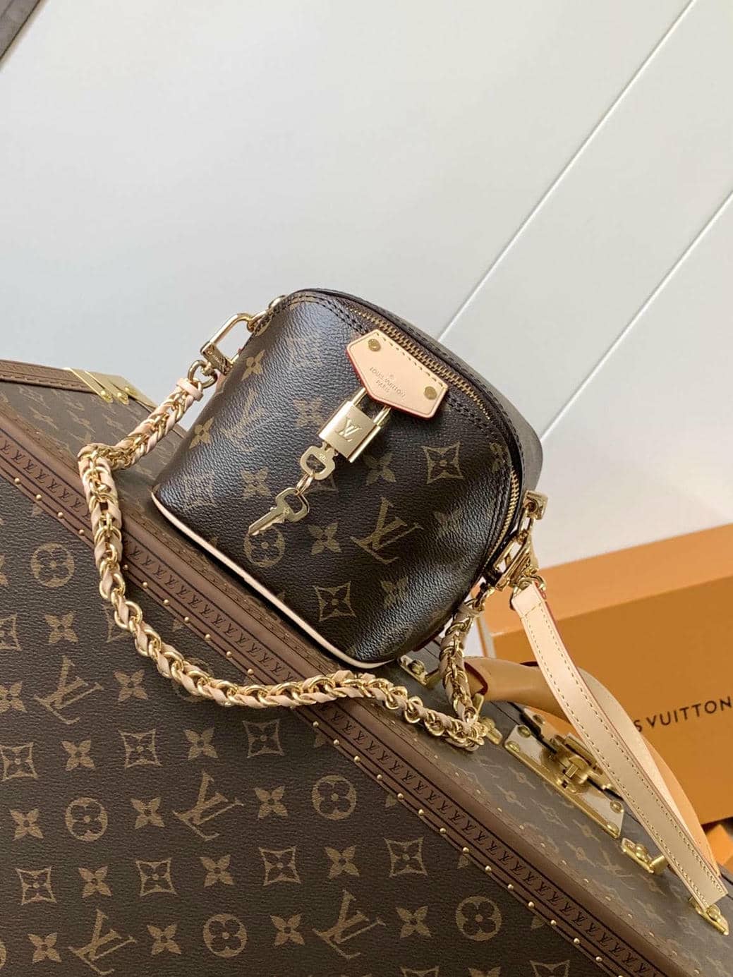 LV 00024